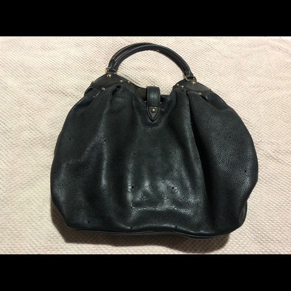 Louis Vuitton Black Mahina XL Handbag - Picture 6 of 8